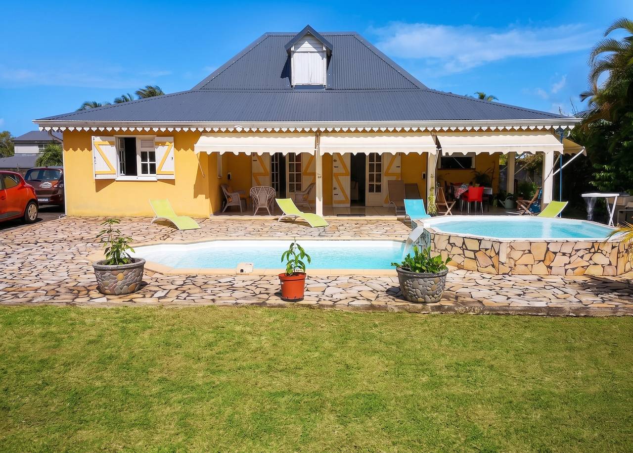 Villa con piscina privada en Petit-Bourg, 100 m² in Petit-Bourg, Guadalupe