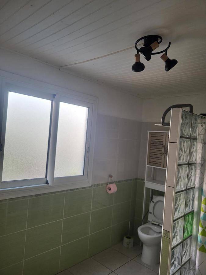 Location de vacances pour 7 personnes, avec vue ainsi que jardin et piscine à Entre-Deux - 2