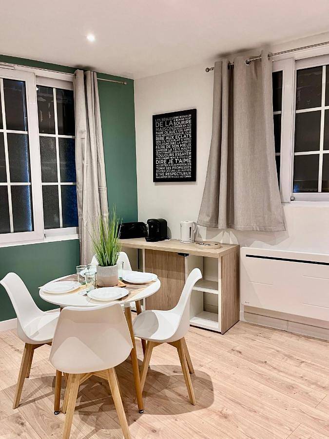 Appartement entier, One-Bedroom Apartment in Dammartin-en-Goële, Seine-et-Marne