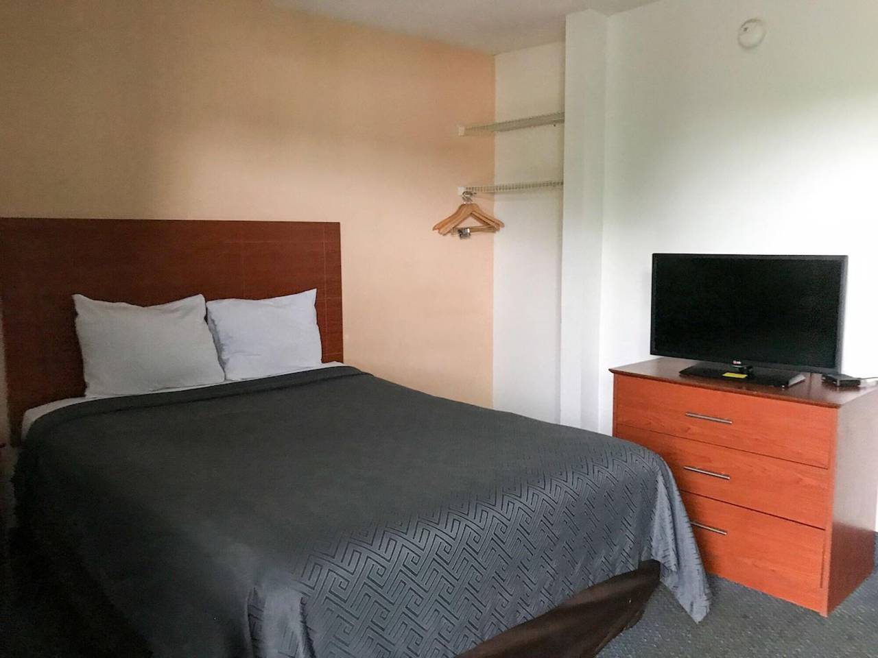 Ganze Wohnung, Queensize-Bett | barrierefrei | Nsmk | Küche in Fayetteville (NC), Cumberland County (NC)