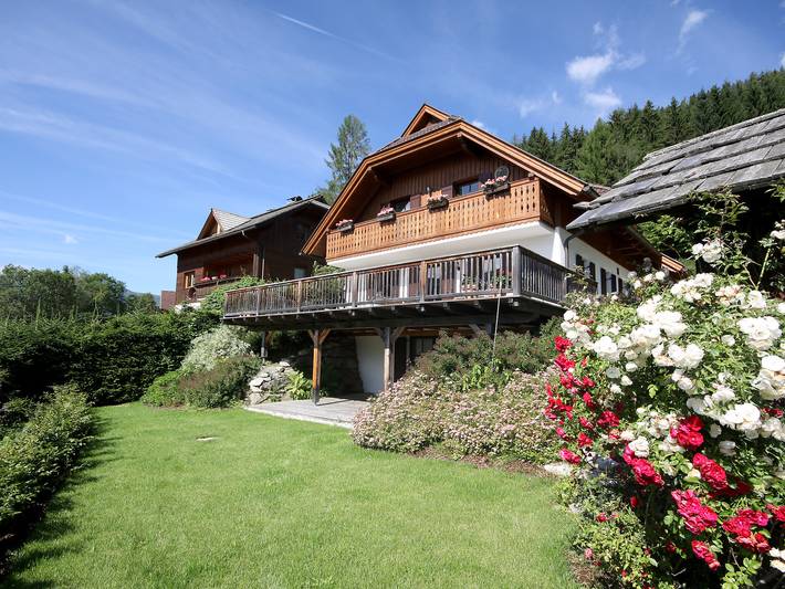 Ferienwohnung für 5 Personen, mit Balkon und Terrasse sowie Garten