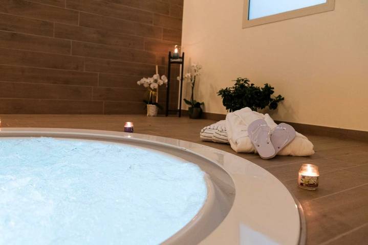 Maison d’hôte pour 3 personnes, avec Balcon et Terrasse ainsi que Jacuzzi et Jardin à Bergame