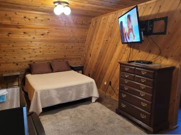 Vacation Home for 8 Guests in Frankfort, Benzie County, Picture 3