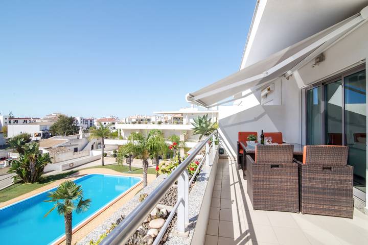 Ganze Wohnung, Modernes Penthouse “Olhos Água” mit Wlan, Balkon, Terrasse und Pool; Parkplätze verfügbar in Aldeia das Açoteias, Albufeira e Olhos de Água