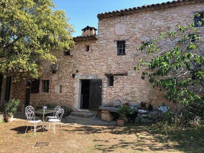 Gîte pour 2 personnes, avec jardin ainsi que terrasse et vue, animaux acceptés à Saint-Saturnin-lès-Apt - 3