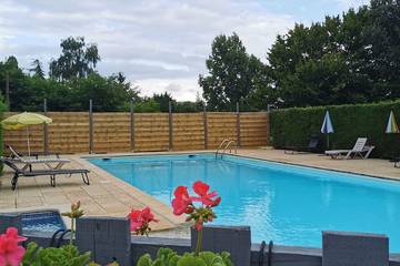 Gîte pour 5 personnes, avec jardin ainsi que piscine et terrasse à Saint-Crépin-et-Carlucet