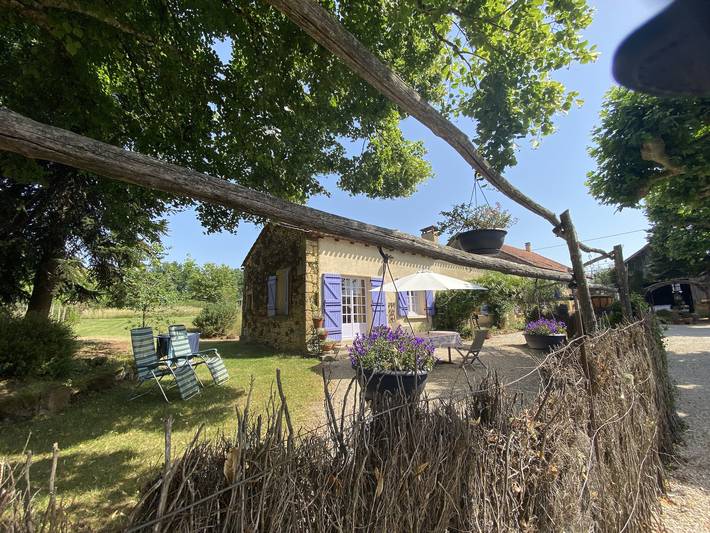 Gîte pour 3 personnes, avec piscine à Le Buisson-de-Cadouin