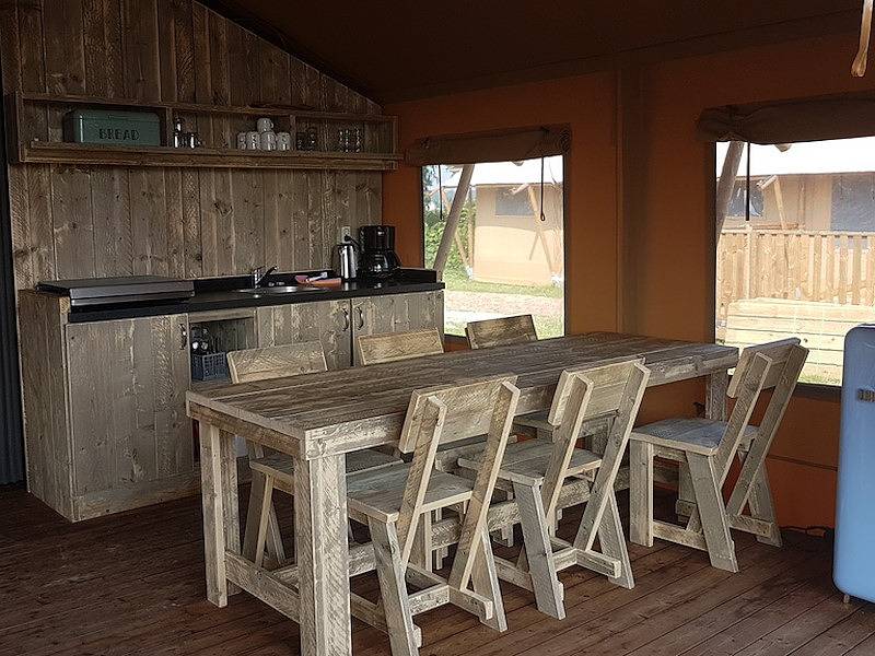 Vakantiefriesland — Safari tent in Lemmer on the water in Bant, IJsselmeer