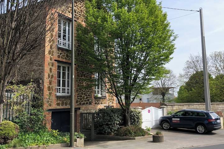 Entire apartment, Beautiful duplex apartment for 5 people 5 minutes from Igr metro station 14 and Paris 10 minutes away in Villejuif, Val-de-Marne