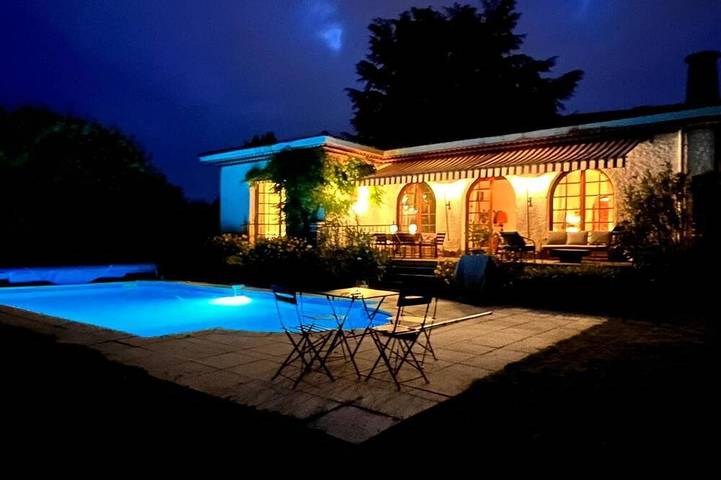 Location de vacances pour 10 personnes, avec jardin et balcon à Billère