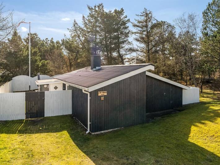 Ferieudlejning for 4 personer, med terrasse i Vorupør