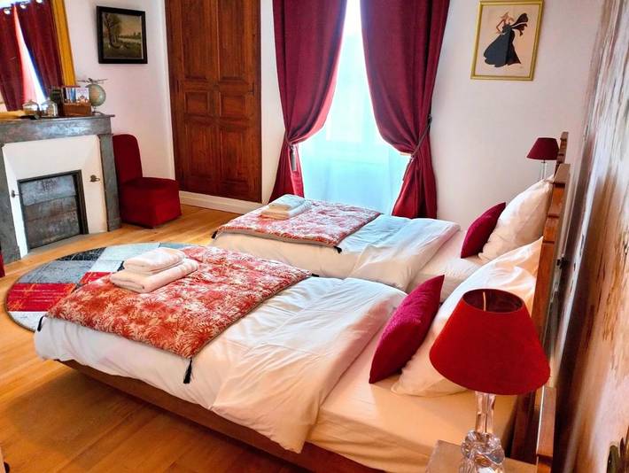 Location de vacances pour 2 personnes, avec jardin ainsi que vue et piscine à Faye-la-Vineuse - 4