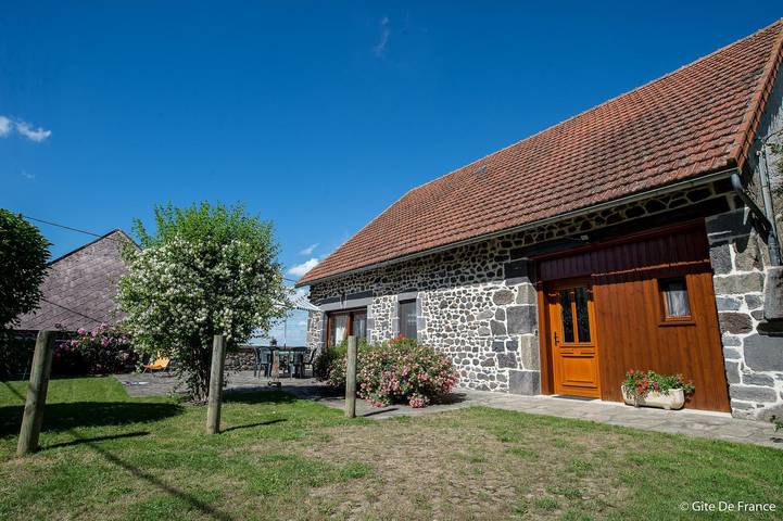 Gîte pour 6 personnes, avec Terrasse ainsi que Jardin et Vue