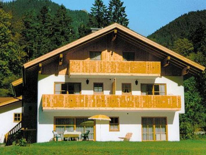 Ferienwohnung für 4 Personen, mit Balkon und Garten in Landkreis Garmisch-Partenkirchen