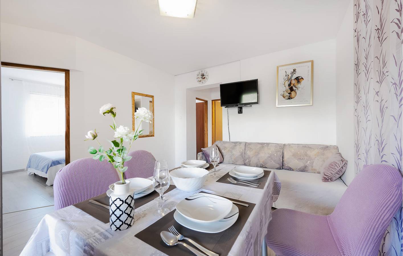 Ganze Ferienwohnung, Appartement am Strand mit WiFi, AC, Parkplatz und Terrasse in Vodice, Šibenik-Knin