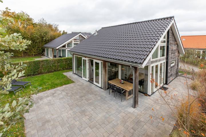Ferienhaus für 4 Personen, mit Sauna und Garten in Renesse