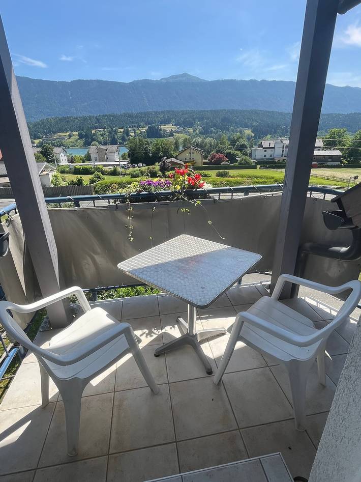 Vakantiewoning voor 2 personen, with Balkon and Tuin as well as Uitzicht op het meer