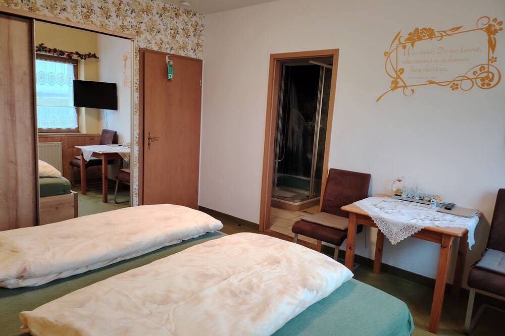 Ferienhaus/Pension in ruhiger Lage auf dem Lande. Viel Platz für Familien in Niederau (Sachsen), Meißen Region