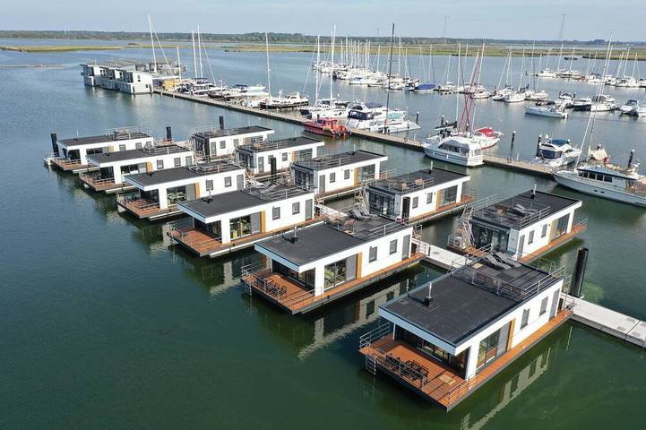 Hausboot für 4 Personen, mit Balkon und Sauna am Greifswalder Bodden