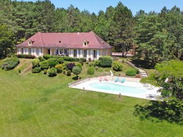 Location de vacances pour 8 personnes, avec piscine à Saint-Chamassy