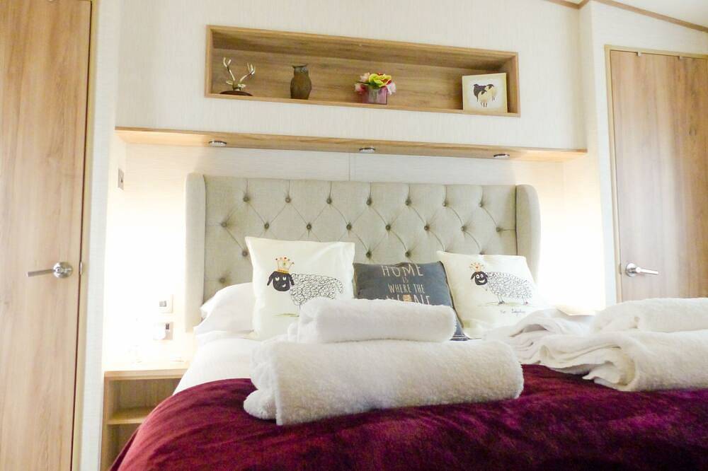 Stag Lodge, Felmoor Holiday Park (Hot Tub Lodge and Dog Friendly) in Northumberland