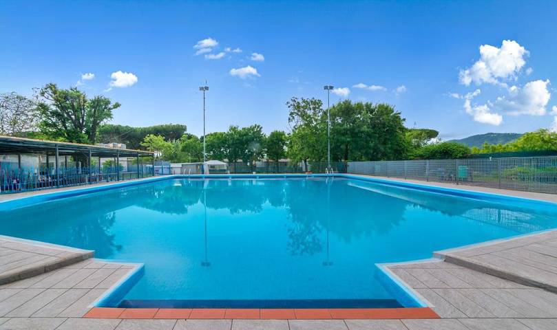 Bungalow für 6 Personen, mit Terrasse und Pool, mit Haustier an der Versilia
