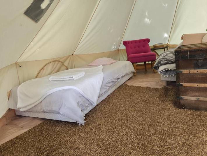 Tente pour 5 personnes, avec vue et jardin dans Région de Besse-et-Saint-Anastaise - 3