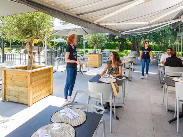 Hôtel pour 3 personnes, avec Terrasse ainsi que Jardin et Piscine à Lescar