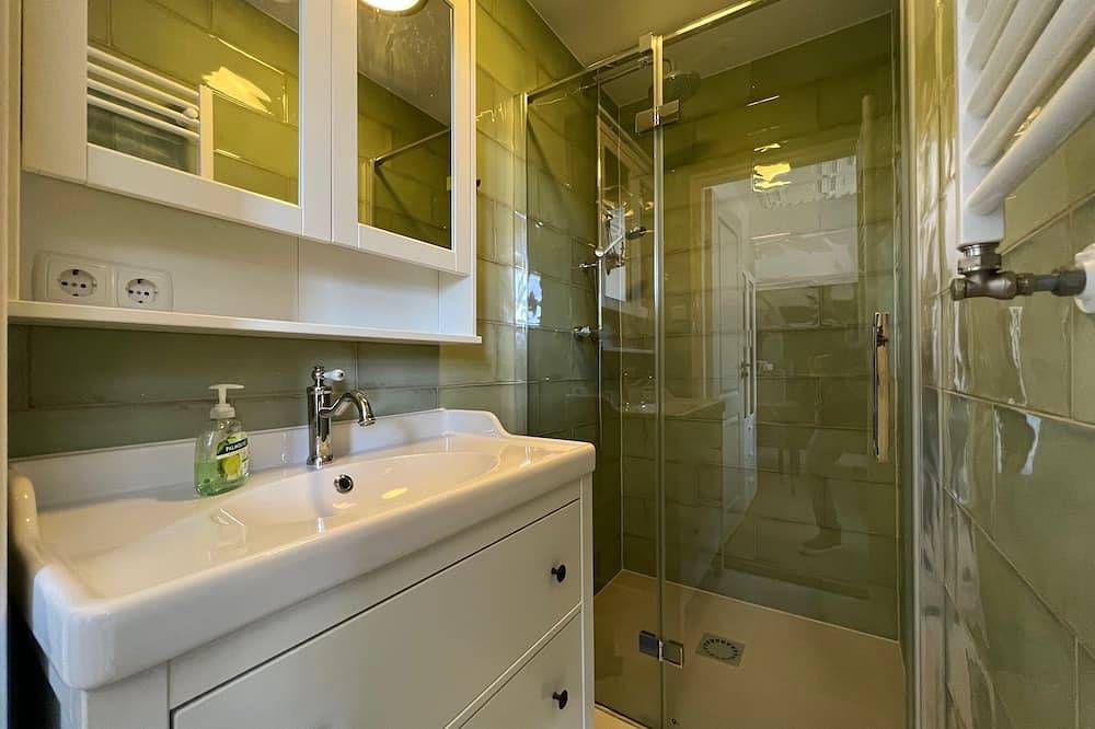 Geheel appartement, Beautiful one bedroom apartment with kitchen in Rotterdam, Zuid-Holland