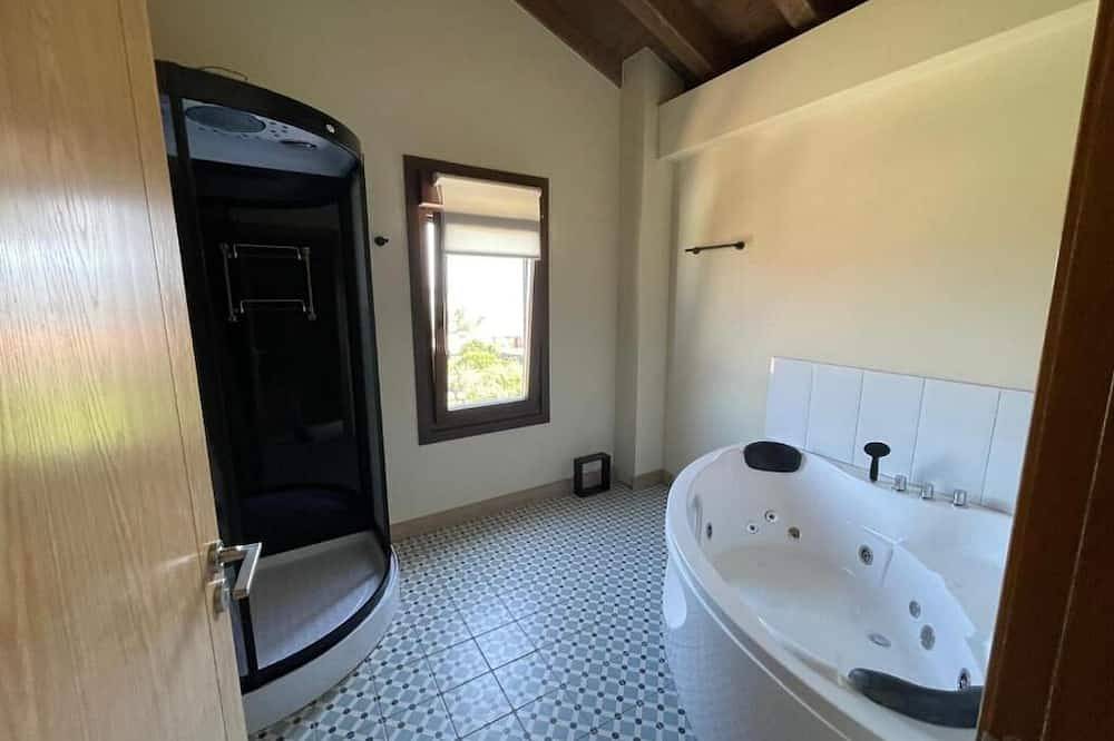 Appartement entier, Apartment with shared swimming pool, Sta. in Praia de Santa Marta - Areal de Santo Estevo (Baiona), Baiona