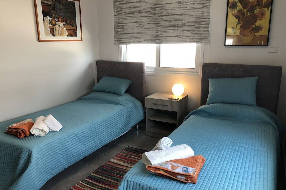 Neu! Atemberaubender 2 Schlafzimmer Bungalow mit privatem Pool im Herzen von Coral Bay. in Peyia, Südzypern