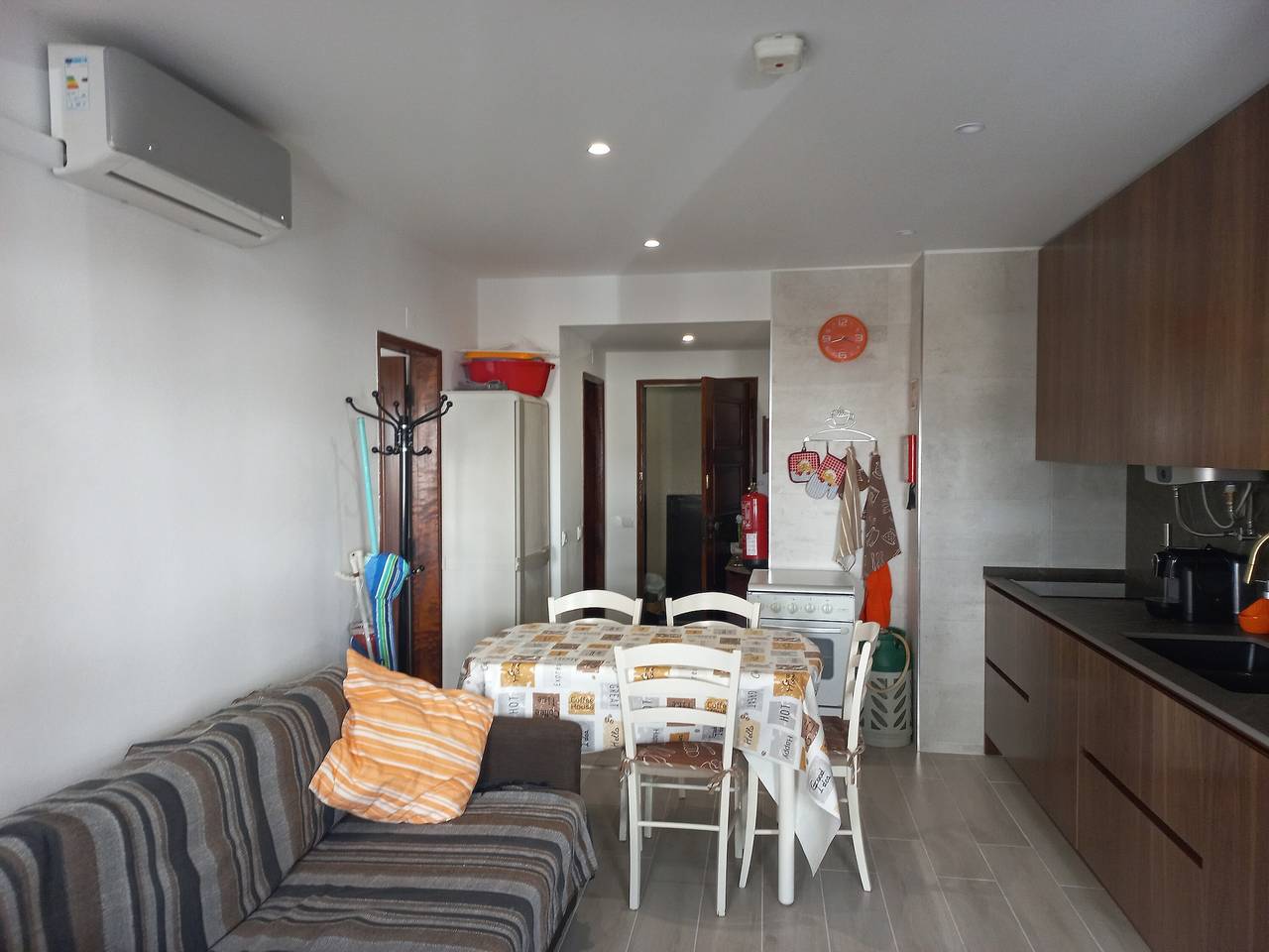 Apartamento inteiro, Apartamento "Regueiró Quarteira Beach" com Wi-Fi, A/C, Varanda & Terraço in Cavacos, Quarteira