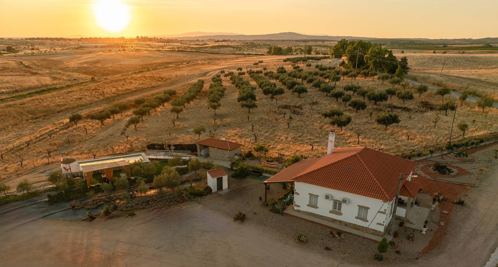 Geheel appartement, Landhuis Das Oliveiras met Privéterras, Gedeelde Tuin en Airconditioning in Uniao de Freguesias Idanha-a-Nova e Alcafozes, Castelo Branco District