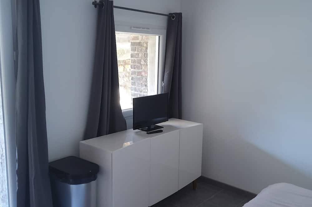 Entire apartment, 30 m2 furnished apartment near shops and metro in Sotteville-lès-Rouen, Rouen region