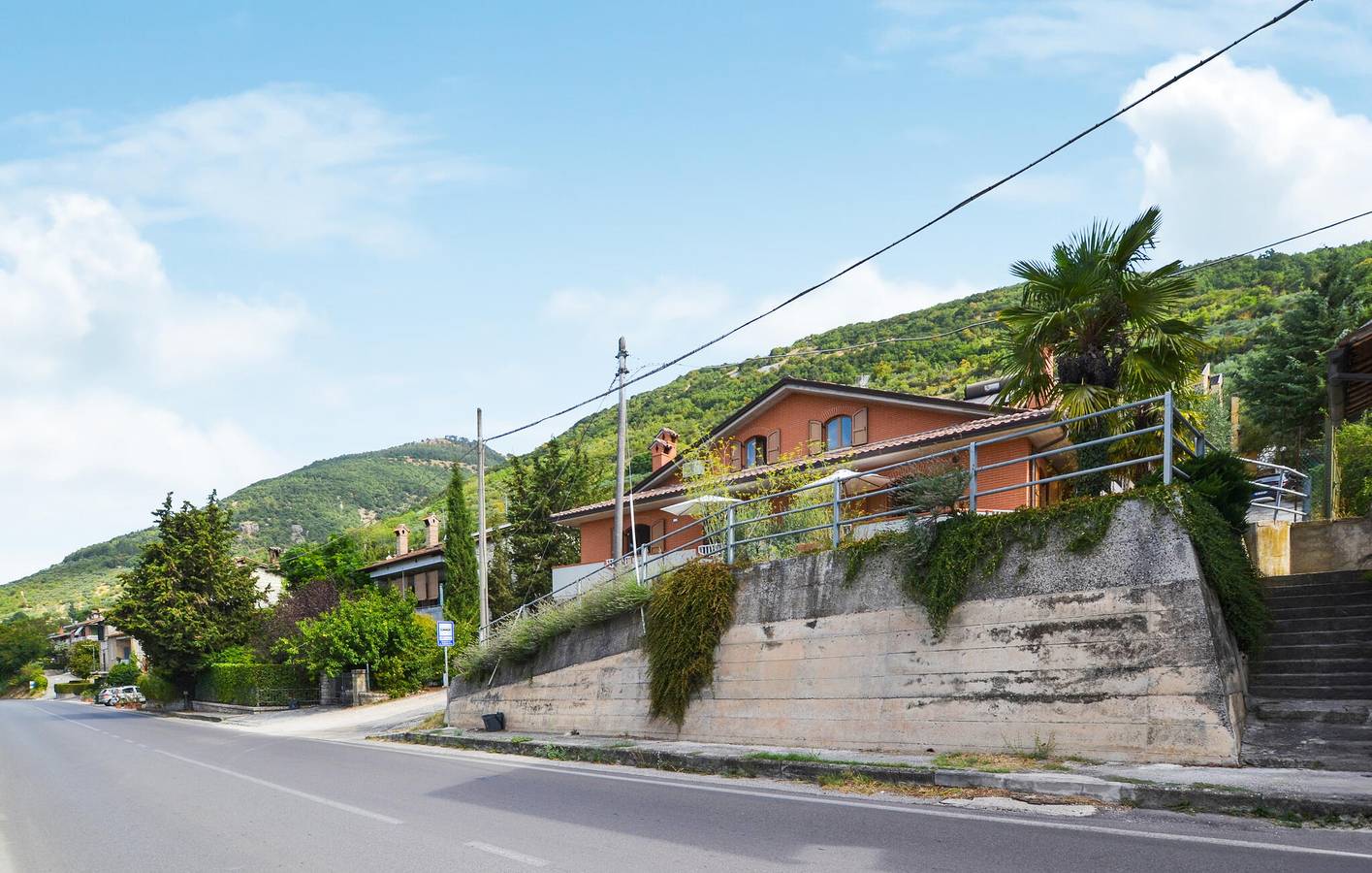 Appartamento intero, Accogliente appartamento in città con TV, cucina, Internet e parcheggio in Gubbio, Umbria