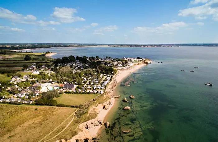 Mobil home pour 5 personnes, avec sauna et terrasse ainsi que jacuzzi et piscine, adapté aux familles à Pénestin - 4