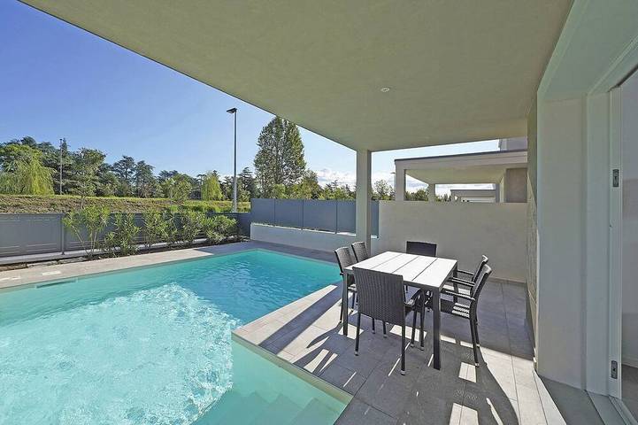 Villa für 8 Personen, mit Balkon in Sirmione