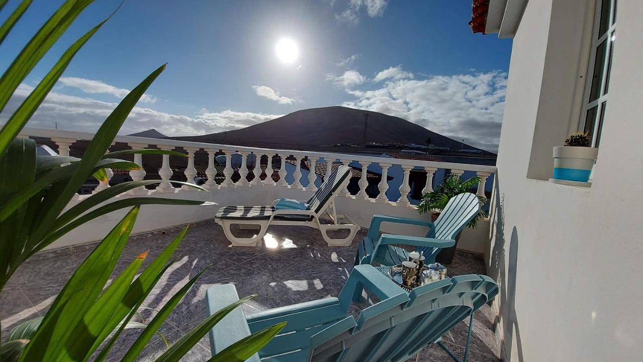 Ganze Ferienwohnung, Double Room with Shared Bathroom in Villaverde, La Oliva