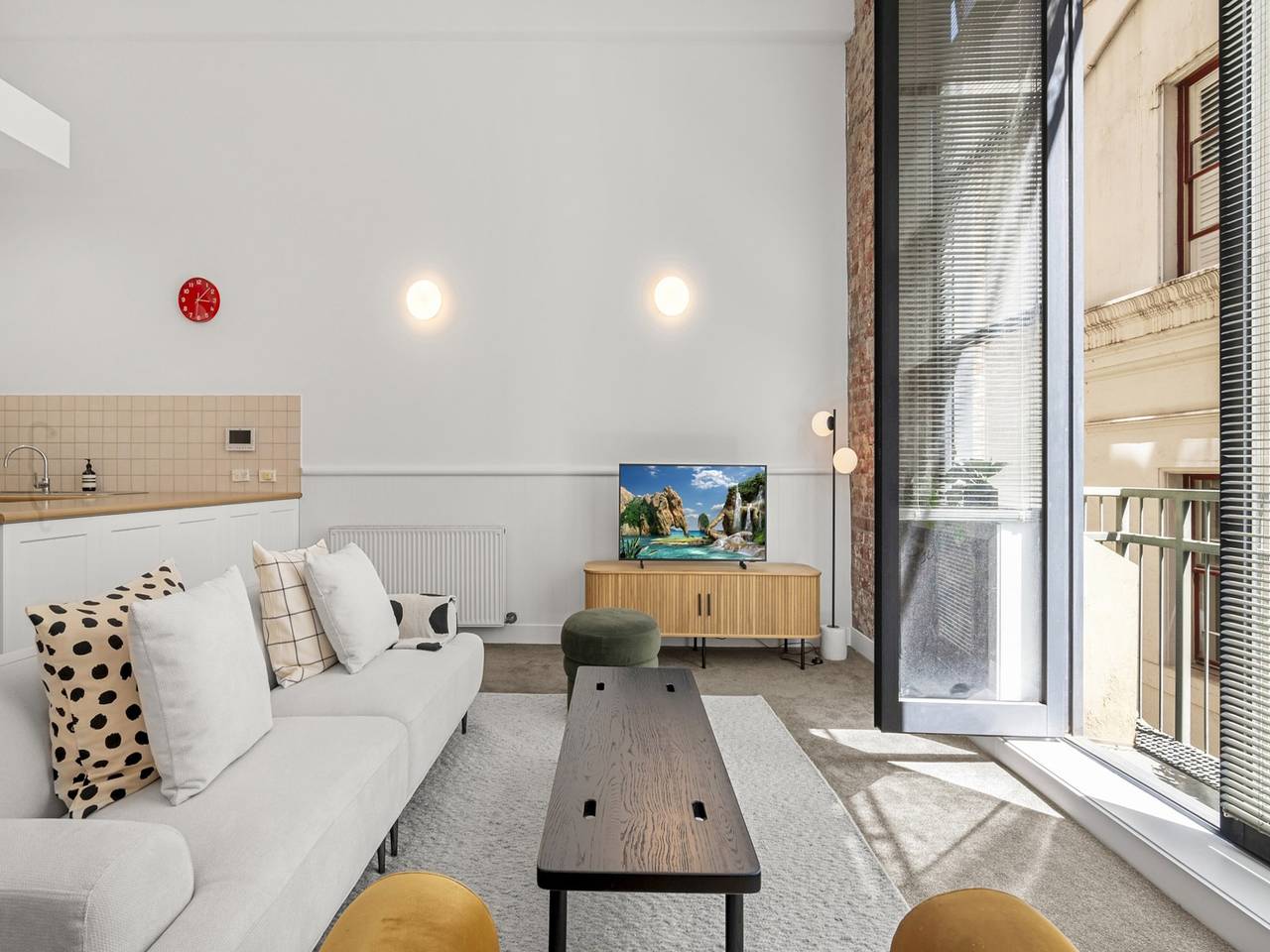 Entire apartment, Classic 1-Bed City Stay Near Eateries and Laneways in Melbourne, Victoria