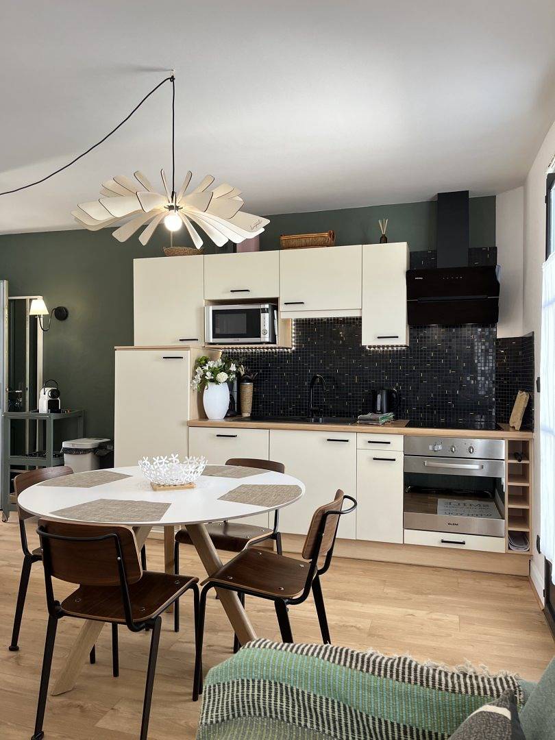 Appartement entier, Gite Chèvrefeuille gîte et accès patio-terrasse privé in La Flotte, Île de Ré