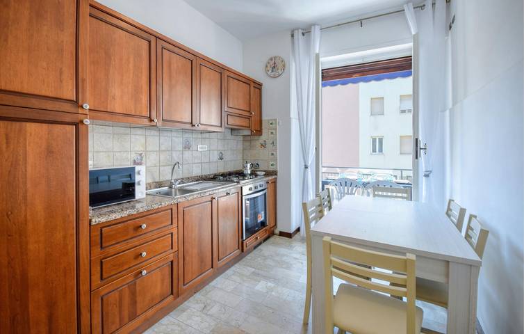 Appartamento intero, Rifugio sulla spiaggia con terrazza e TV digitale - 400 m dalla spiaggia in Bagni Marina, Recco