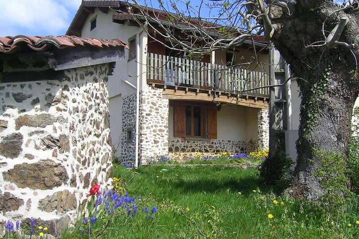 Gîte pour 6 personnes, avec jardin à Saint-Médard-en-Forez