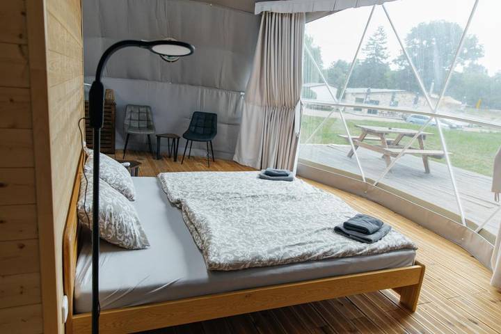 Camping für 4 Personen, mit Pool und Terrasse in Prag - 2
