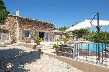 Gîte pour 8 personnes, avec jardin et piscine à Viens