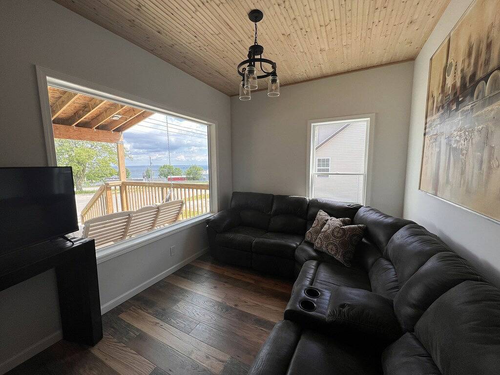 Relaxing Paradise overlooking Lake Huron one block from Downtown in St. Ignace, Mackinac County