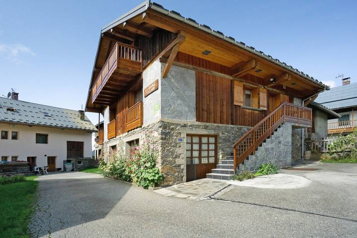 Log cabin for 12 people, with Balcony in 