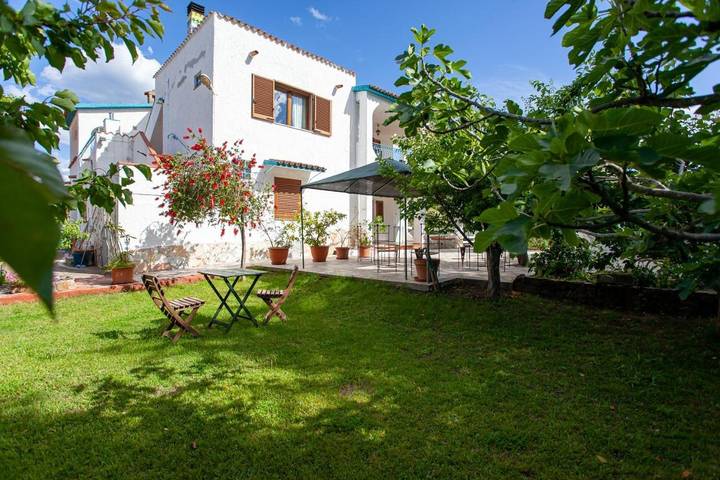 Maison d’hôte pour 2 personnes, avec jardin à San Teodoro