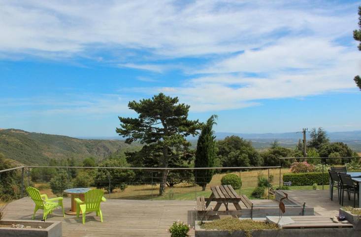 Gîte pour 7 personnes, avec piscine ainsi que jardin et vue, animaux acceptés dans Villanière