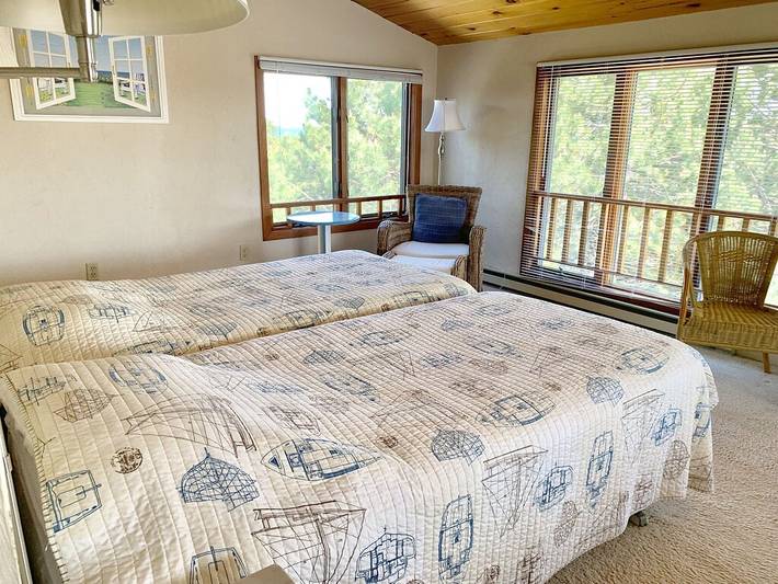 Vacation house for 6 people, with yard and terrace in Maine