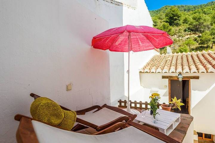 Villa for 4 people, with terrace and hot tub - 1